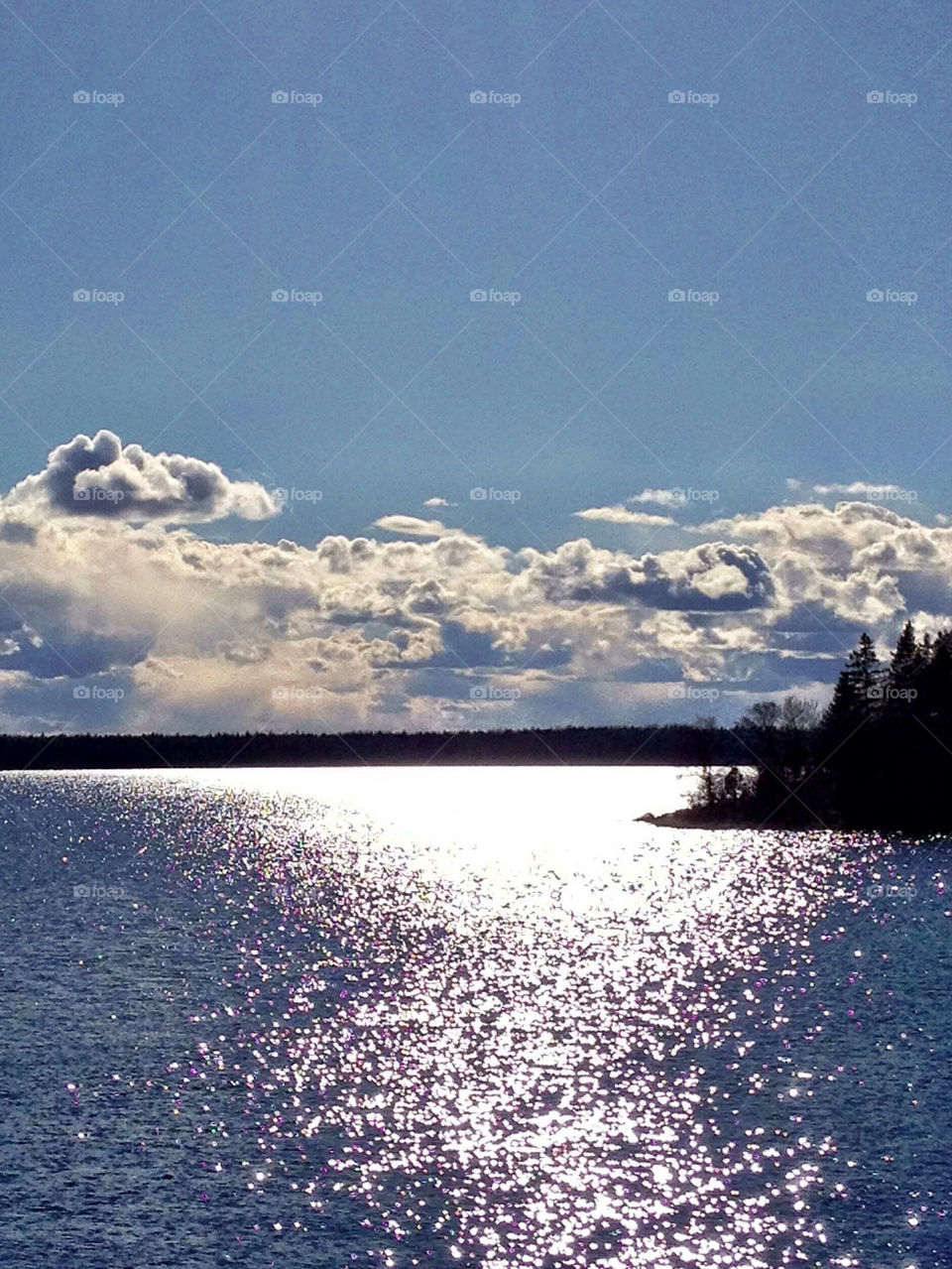 The clouds and the sparkling water!