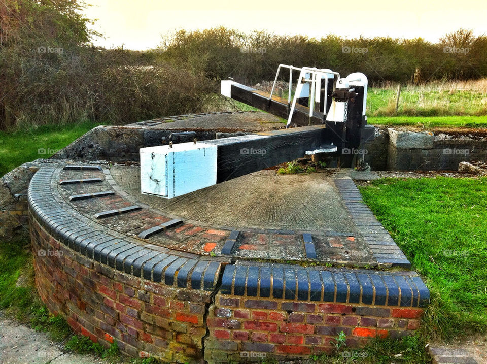 Canal lock balance beams