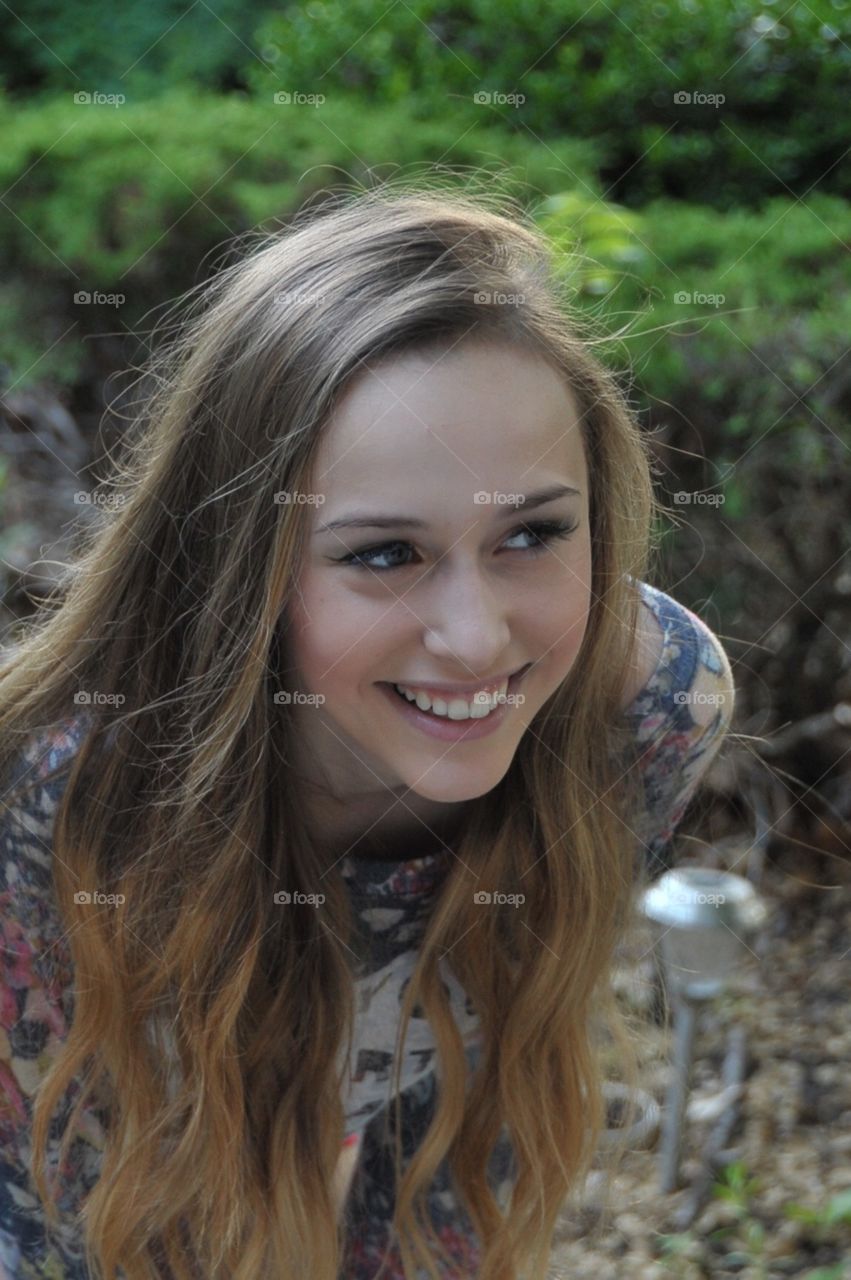 Big smile, lovely brunette candid