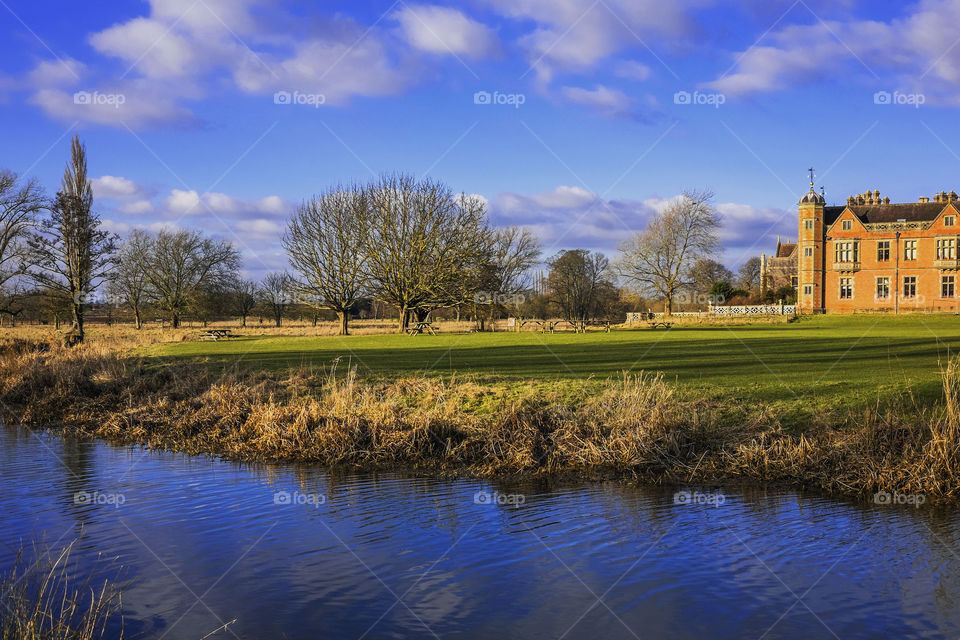 Stately home . River