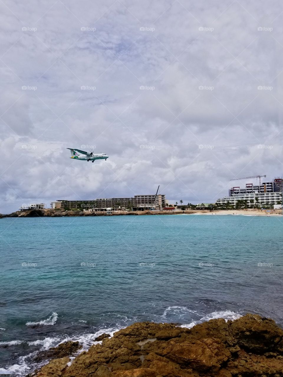 Airantilles coming in for a landing at Maho beach St Maarten