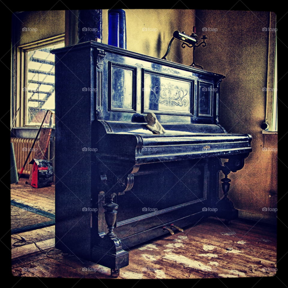 vintage hdr piano abandoned by hanswessberg