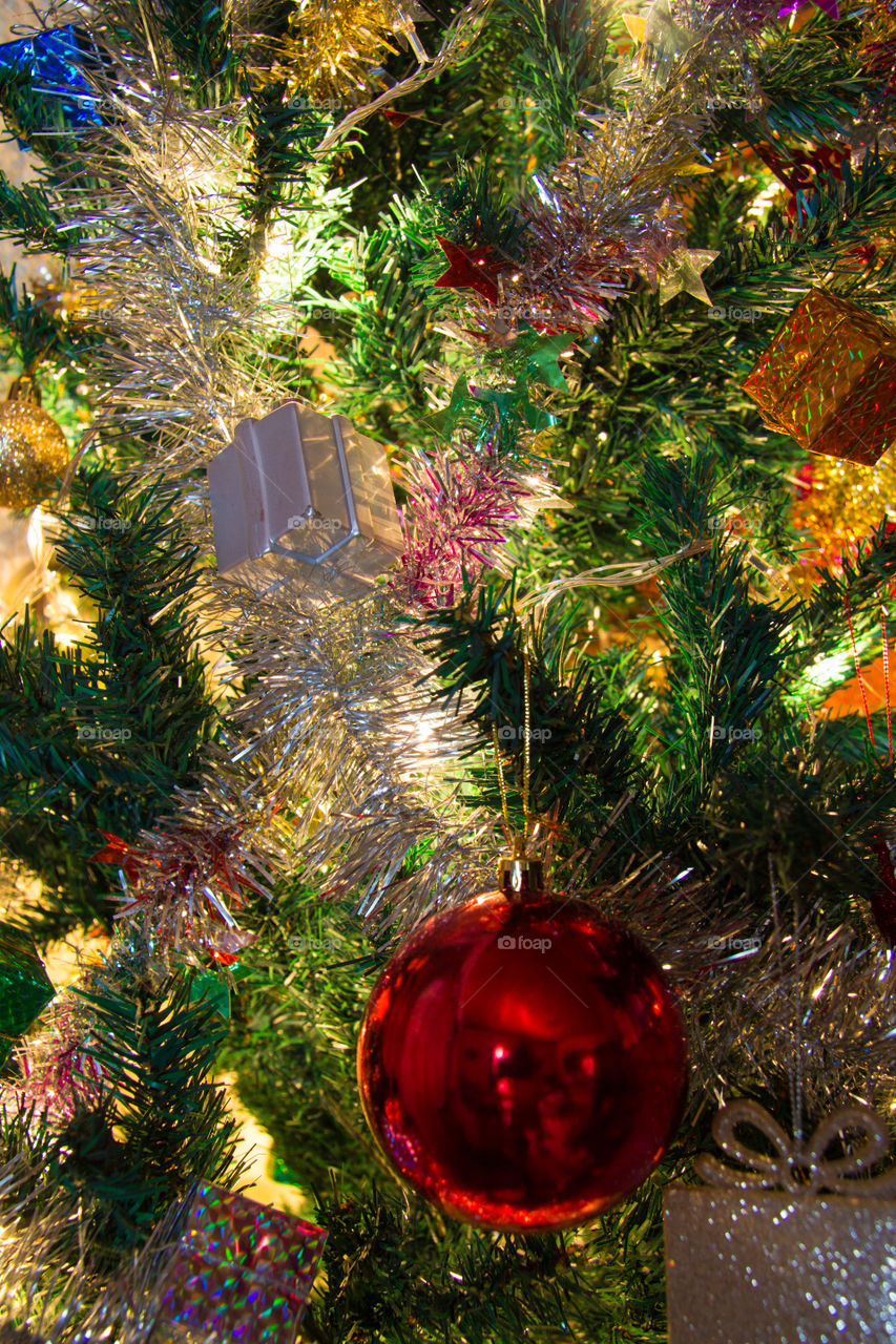 small presend amd other Christmas ornamemts