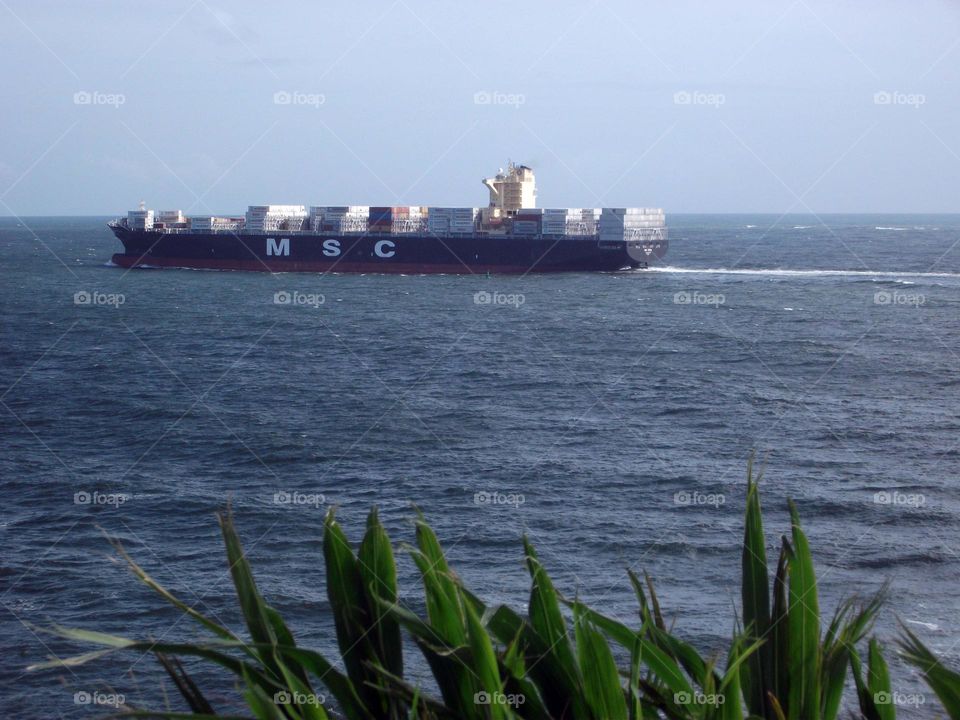 Zarpando para muito longe, além mar.