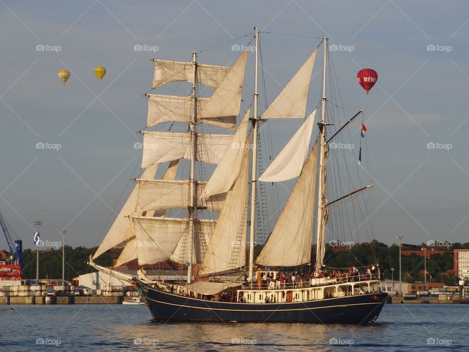 Sailboat and balloon