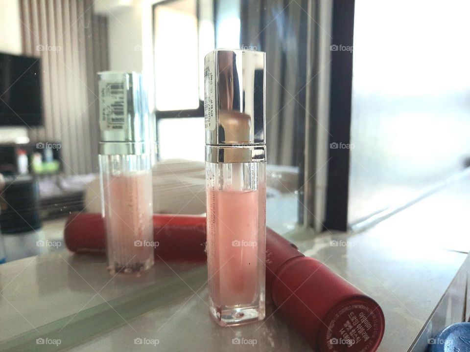 LIPSTICK AND LIPGLOSS