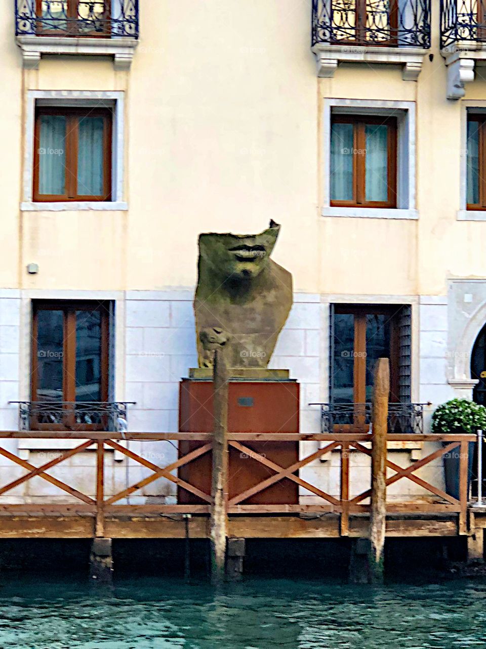 Statue without a face! 