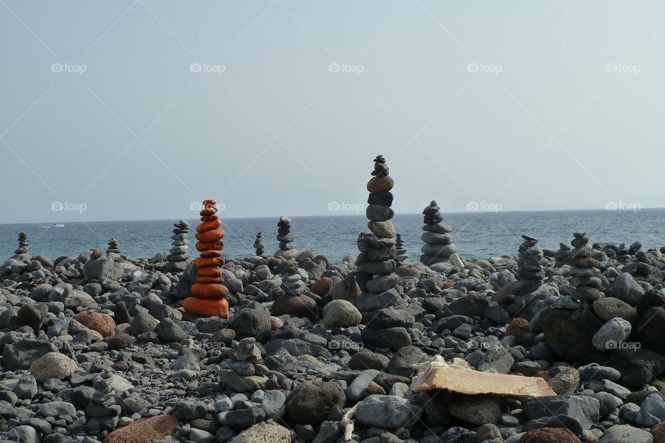 Steintürme am Strand