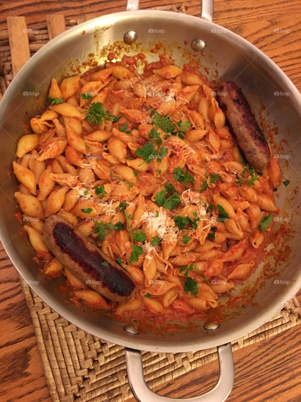 Pasta with roasted red pepper sauce 