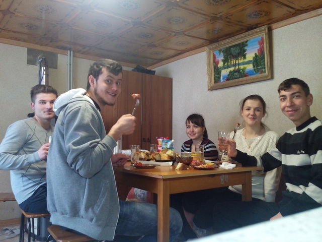 Friends eats
