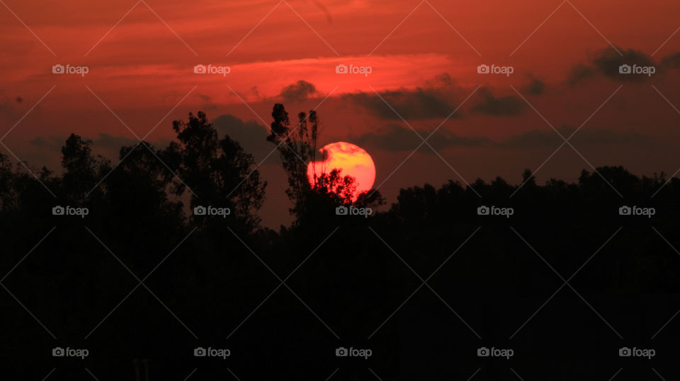 Beautiful scene shot of sunset with its reddish flame showing the happy ending of the day