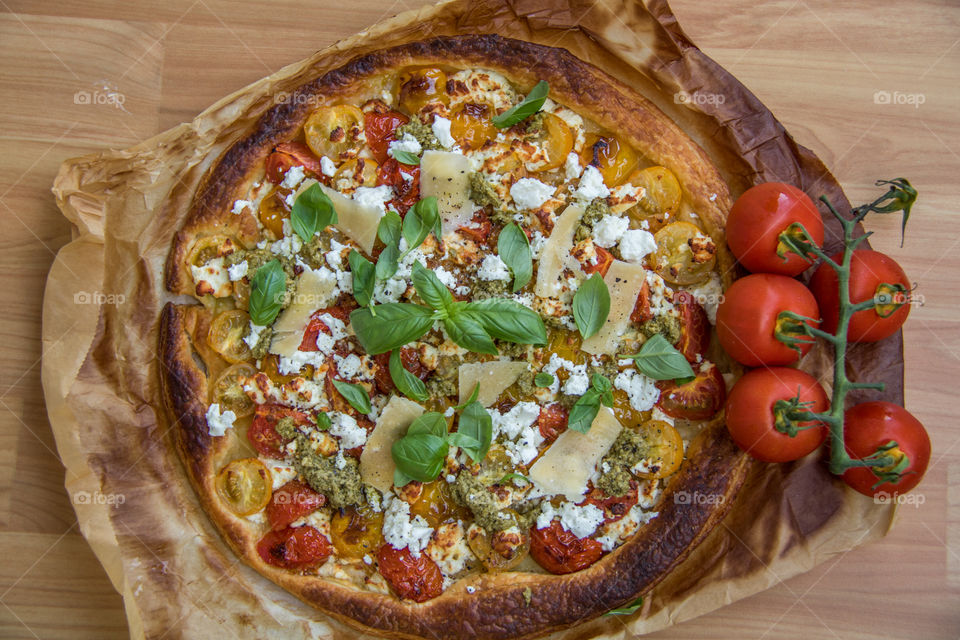 Tomato cheese tart