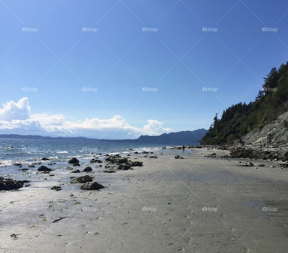 The vast, sandy beaches of Buccaneer Bay on a beautiful summer day on Thormanby Island, British Columbia, Canada