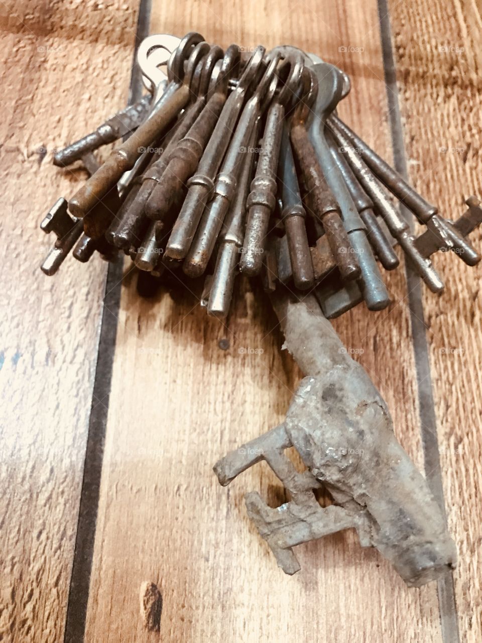 Vintage keys in a group 