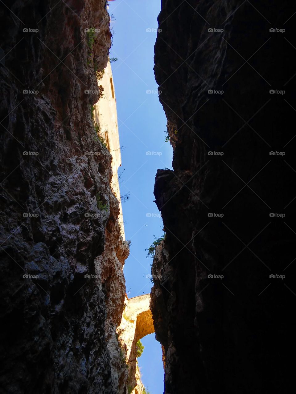 Path of the Split Mountain. Looking up from the mountain insides.