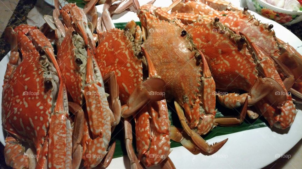 Steamed blue swimming crabs