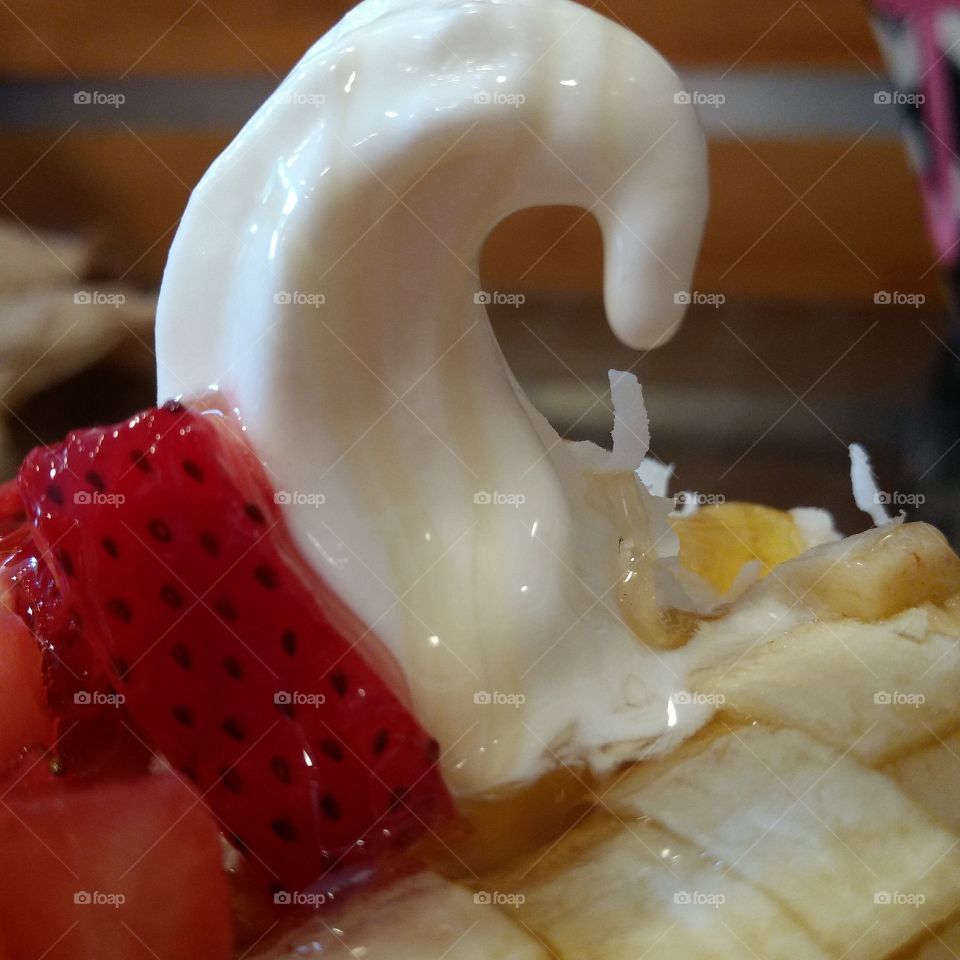 frozen yogurt with fruit