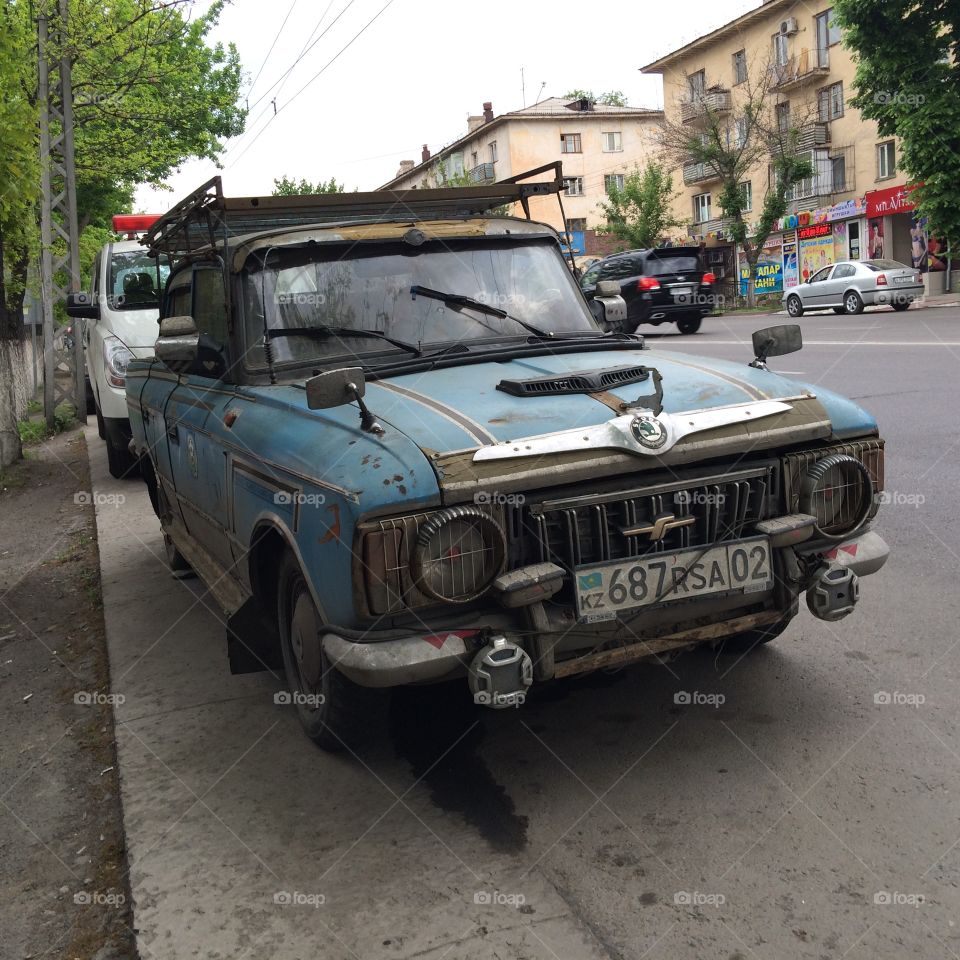 Monster car. Old soviet car - "Moskvitch" - freaky tuned )))