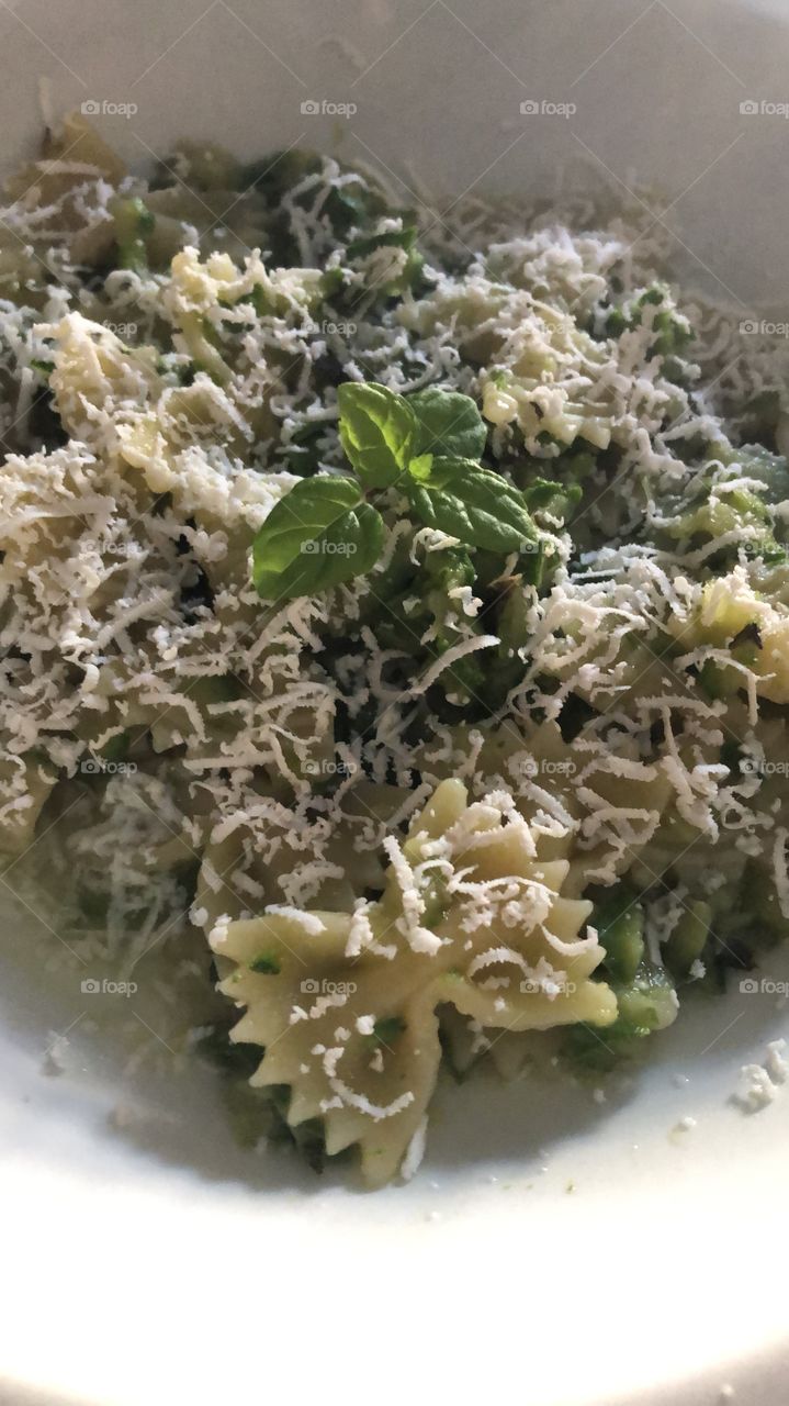 Farfalle with pesto and basil