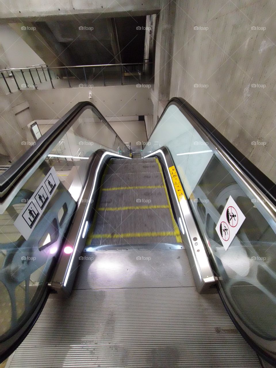 escalera metro de Santiago