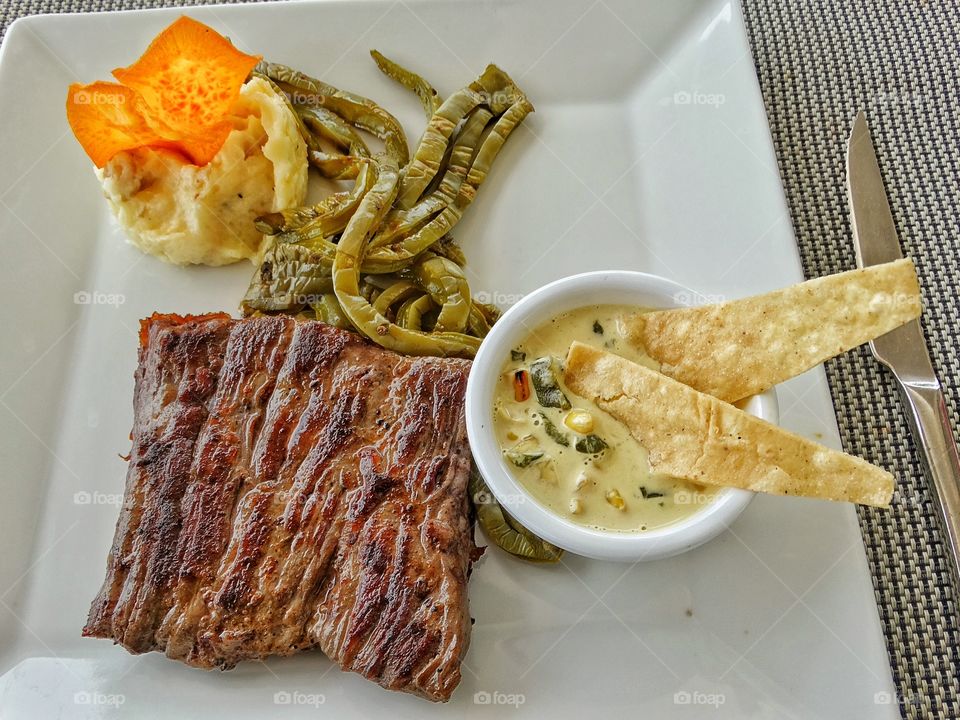 Steak with tortilla soup and nopales
