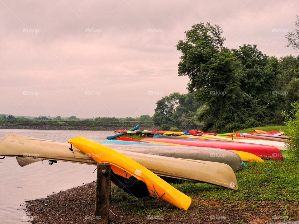 canoes lakeside at Nokamixon