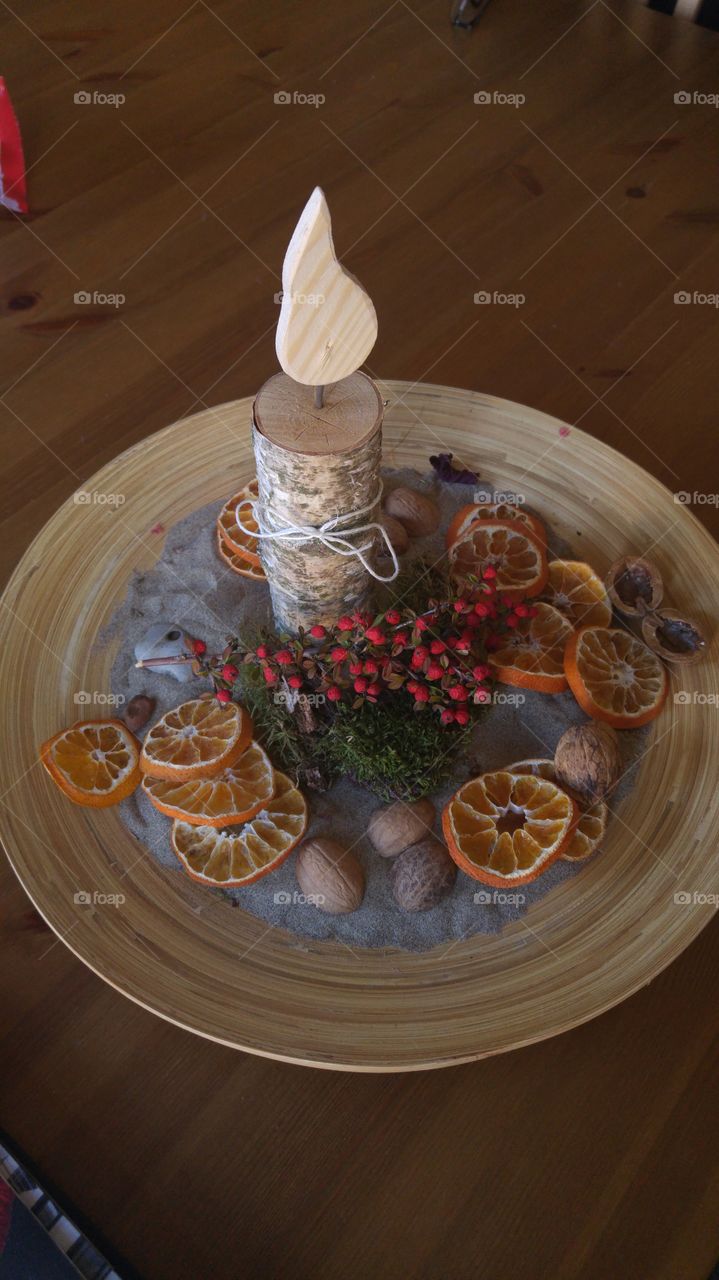 Holzkerze als weihnachtliches Gesteck.....