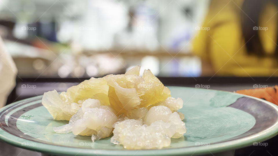 The jellyfish live on green plastic plate