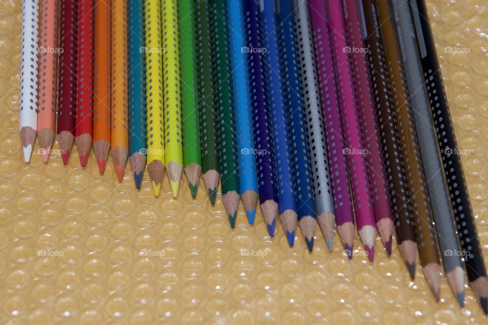 Color pencils 