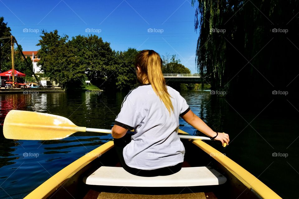 with the canoe over the alster through the city of hamburg from a to b 