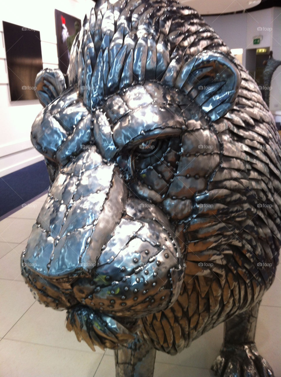 art heathrow airport metallic lion sculpture shiny metal by pandorachanel