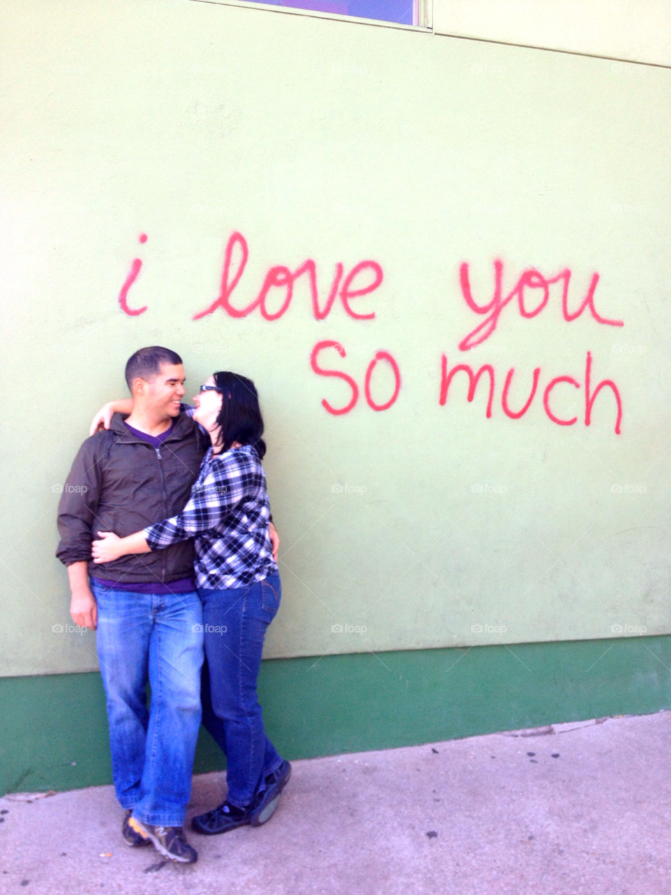 austin texas graffiti happy woman by stevehardley7