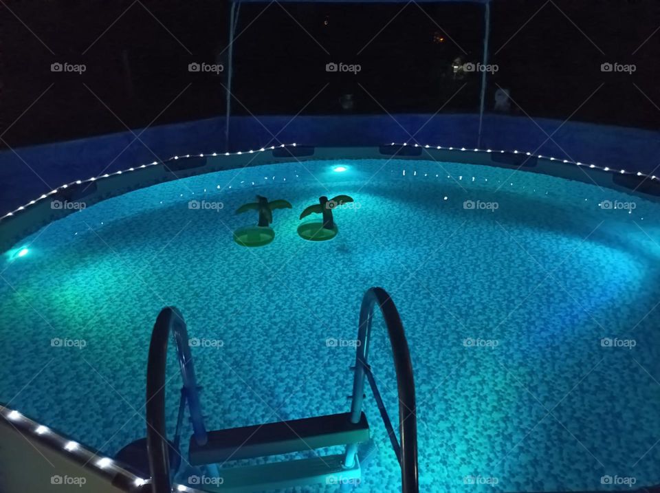 beleuchteter Pool