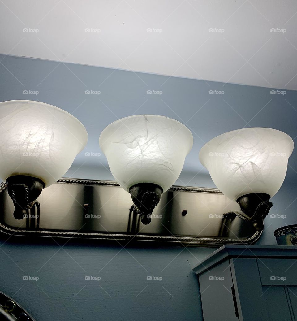 Triple lamp