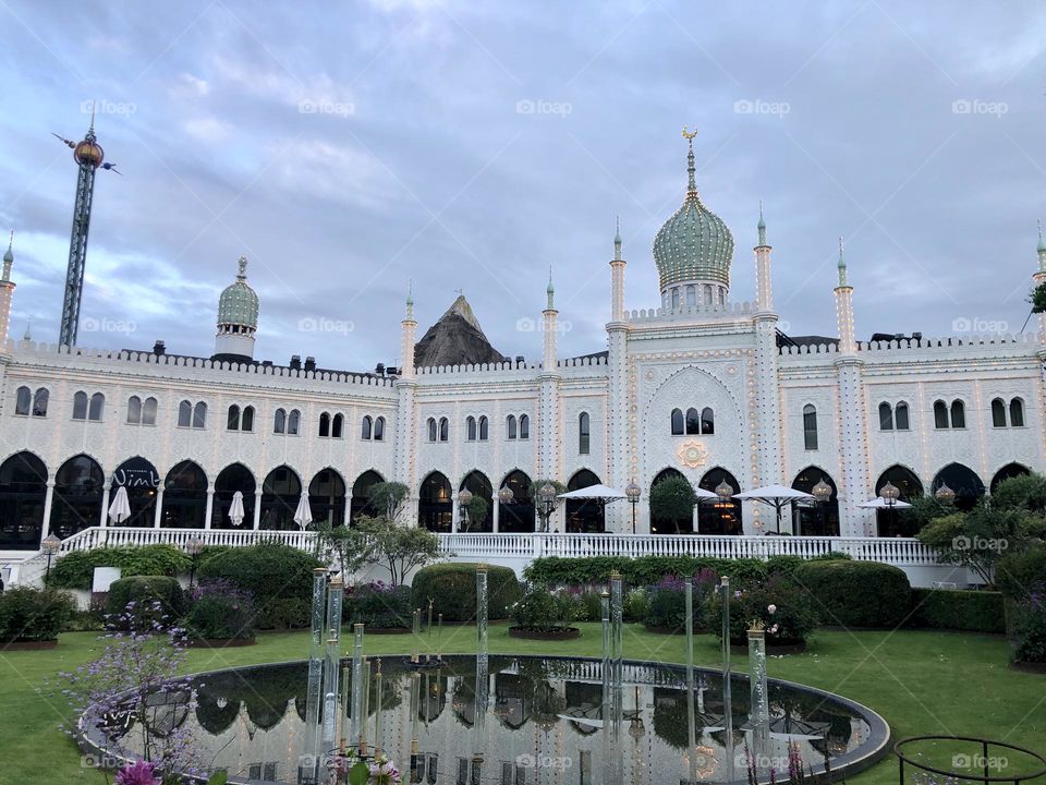 Fountain and building 