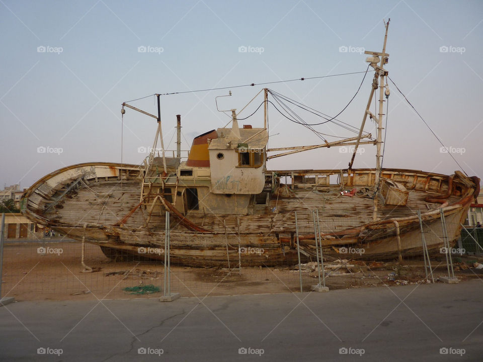 shipwreck delapidation rotting-timber by lizajones
