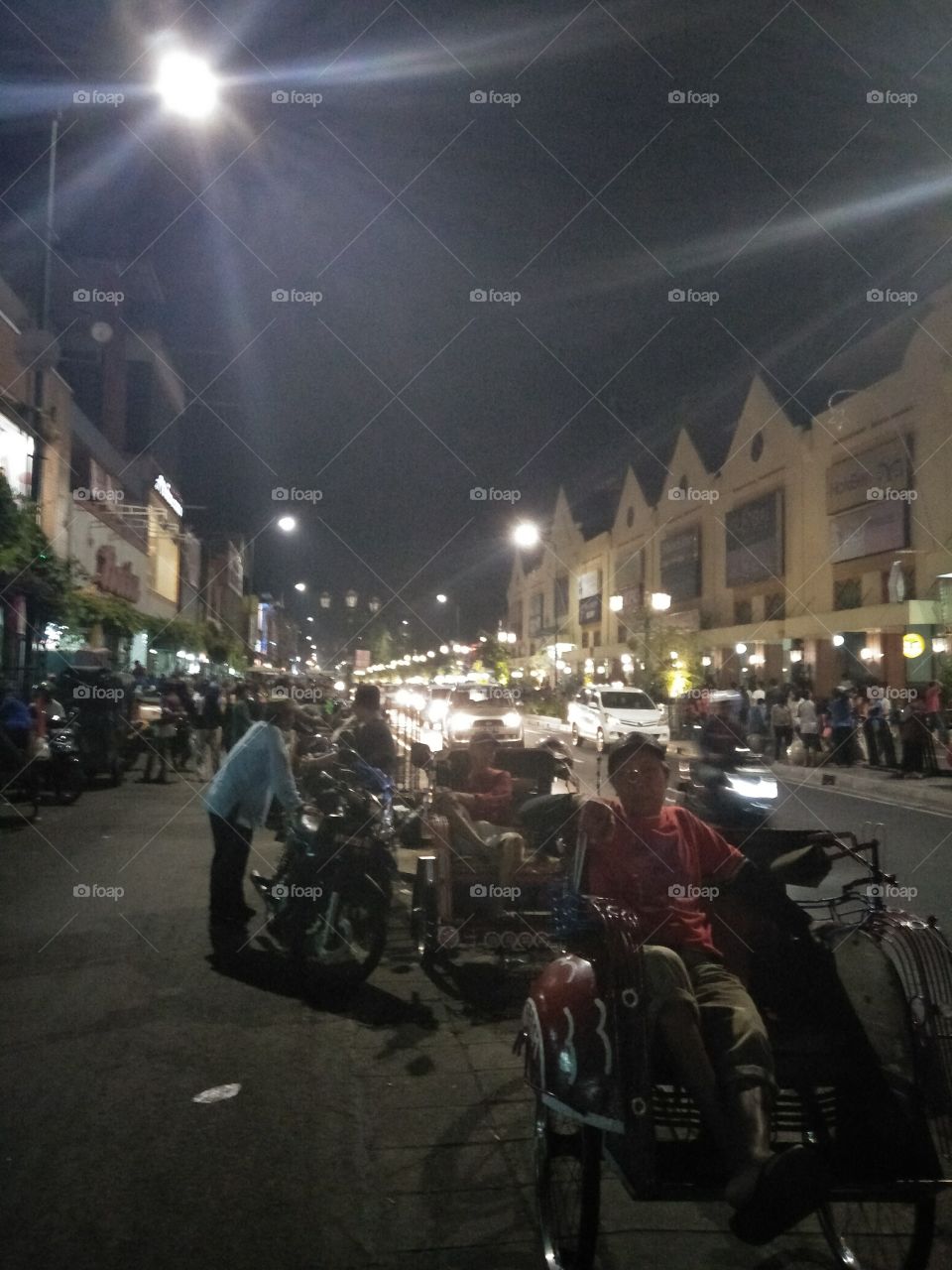 Malioboro is the heart of Jogja City of Yogyakarta province in Indonesia. No wonder there are many cheap lodging near Malioboro, although now there are many star hotels, there are also many places to buy souvenirs