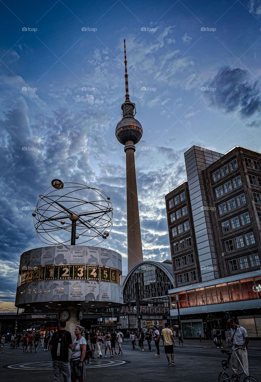 Alexanderplatz and the time zone