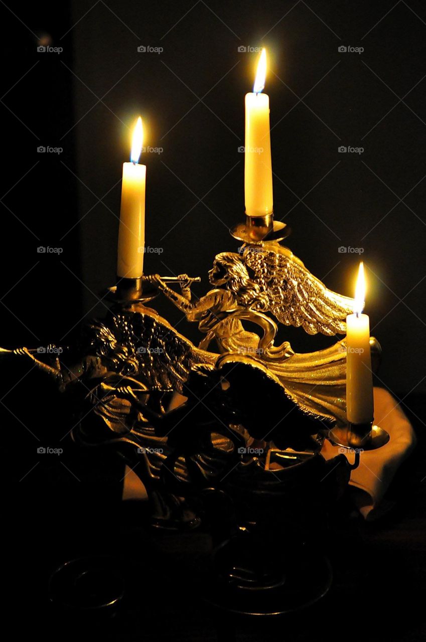 3 candles to light up the room 