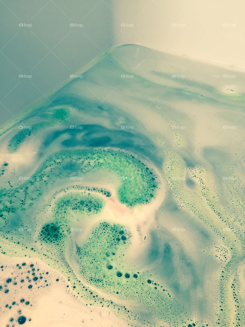 Lush bath bomb