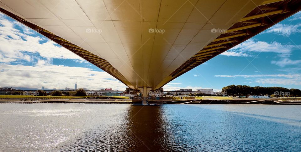 Under the bridge 