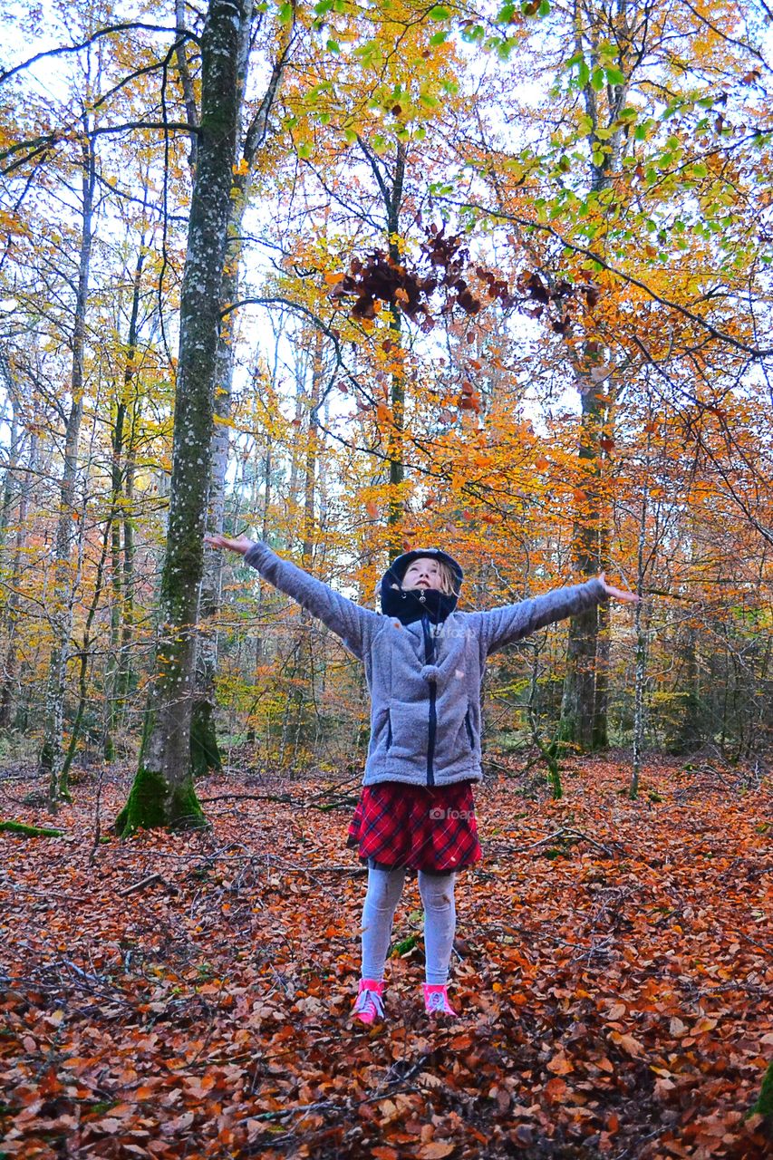 Throwing leaves