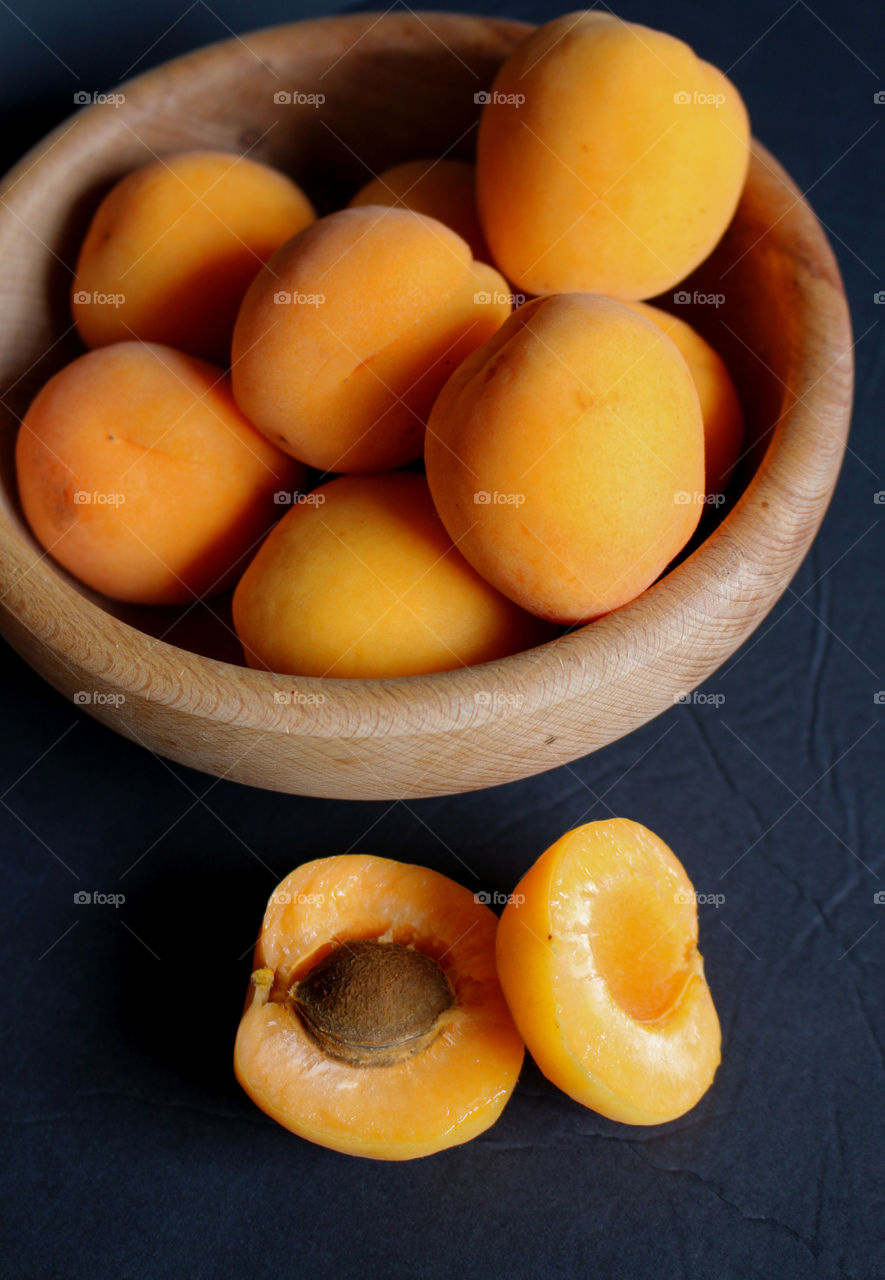 Apricot fruit in bowl