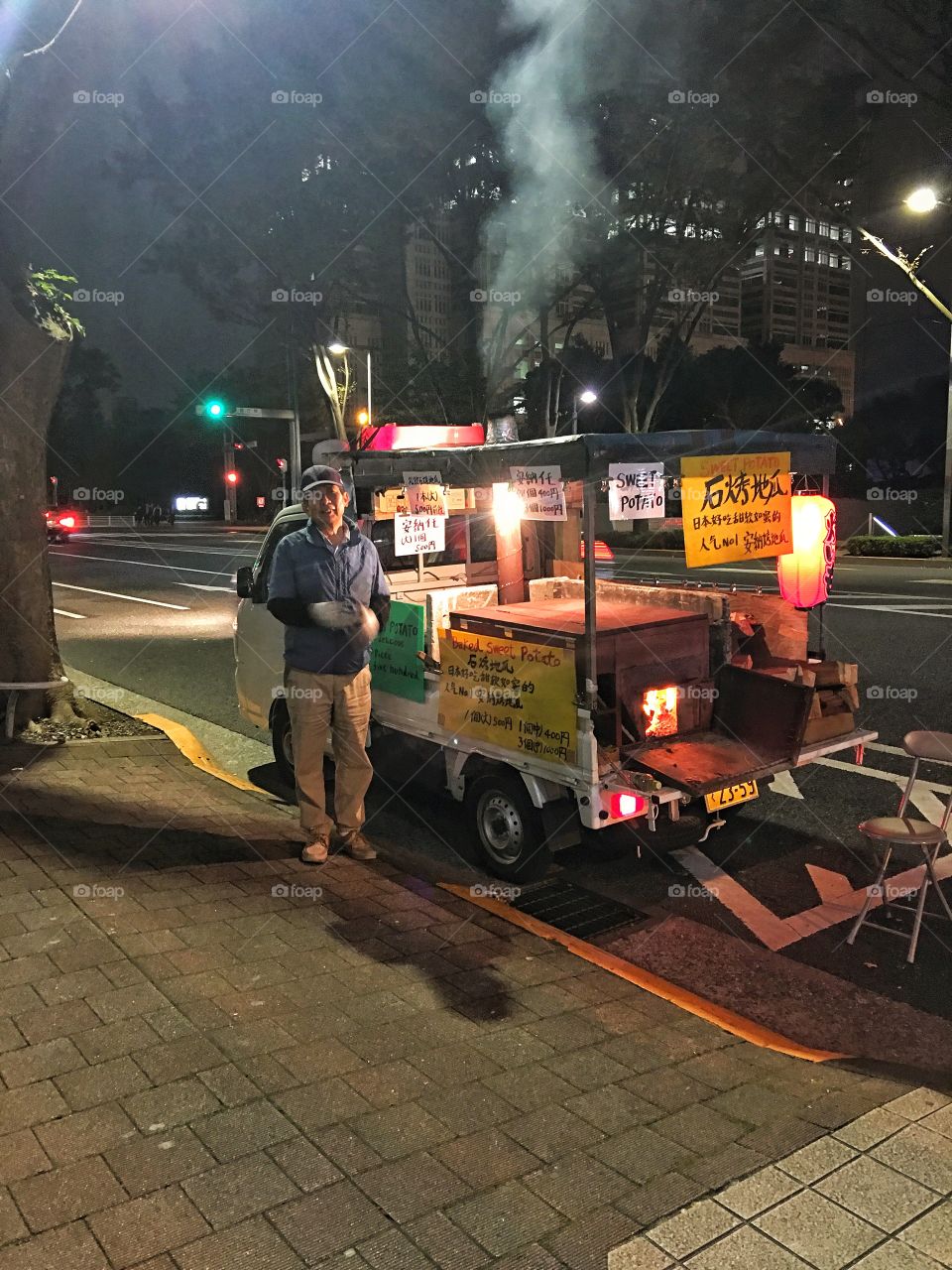 Sweet potato vendor in Tokyo.. how i miss this guy and his yummy and pipping hot sweet potato... what a great comfort food for a cold weather ... 