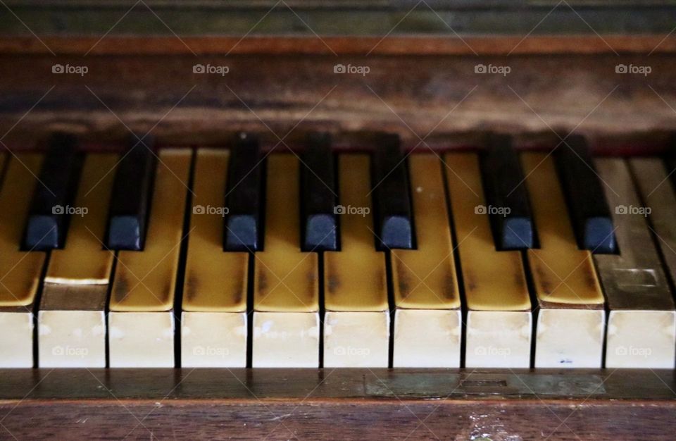 Piano old keys