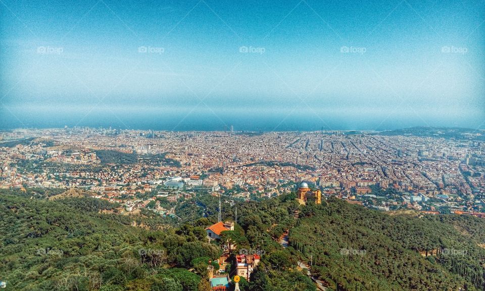 Barcelona. Panorámica de la ciudad de Barcelona vista des
de el parque de atracciones Tibidabo