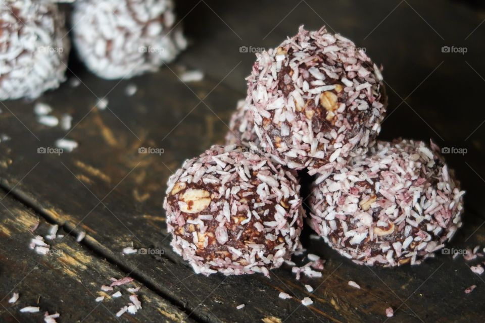 Raw chocolate balls