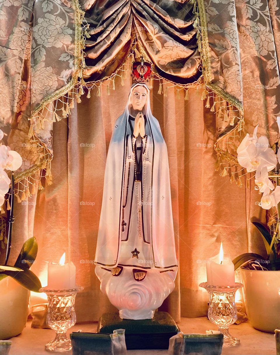 🙏 🇪🇸 Oh Maria, ruega por nosotros que recurrimos a ti.  Amén.  🇧🇷 Ó Maria, Nossa Senhora, rogai por nós que recorremos a vós. Amém. / 🇺🇸 O Mary, pray for us that we turn to you.  Amen. / 🇮🇹 O Madonna, prega per noi che ci rivolgiamo a te. Amen. 