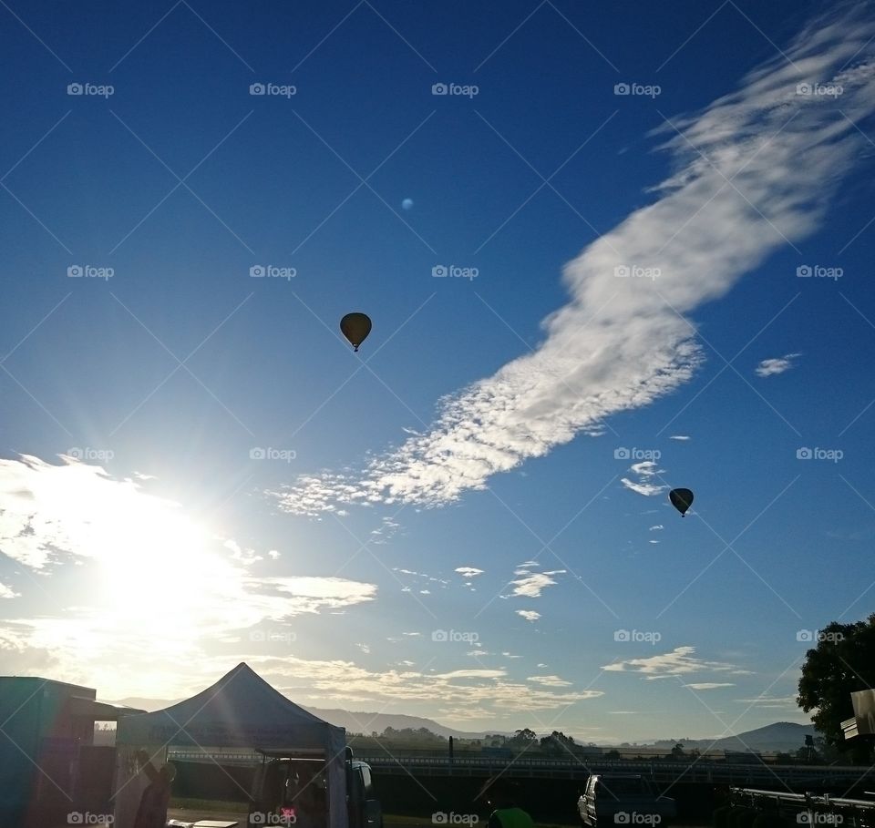hot air balloons landing