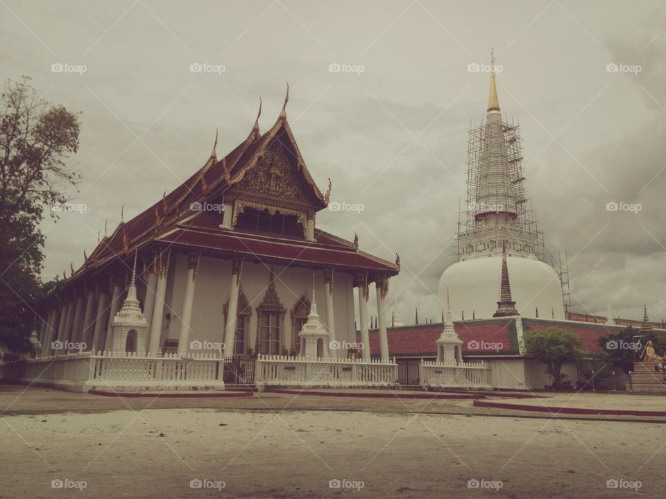 Temple dust. It place this temple in thailand